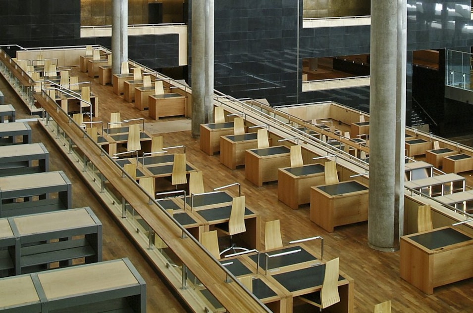 Bilde av biblioteket innvendig i Alexandria